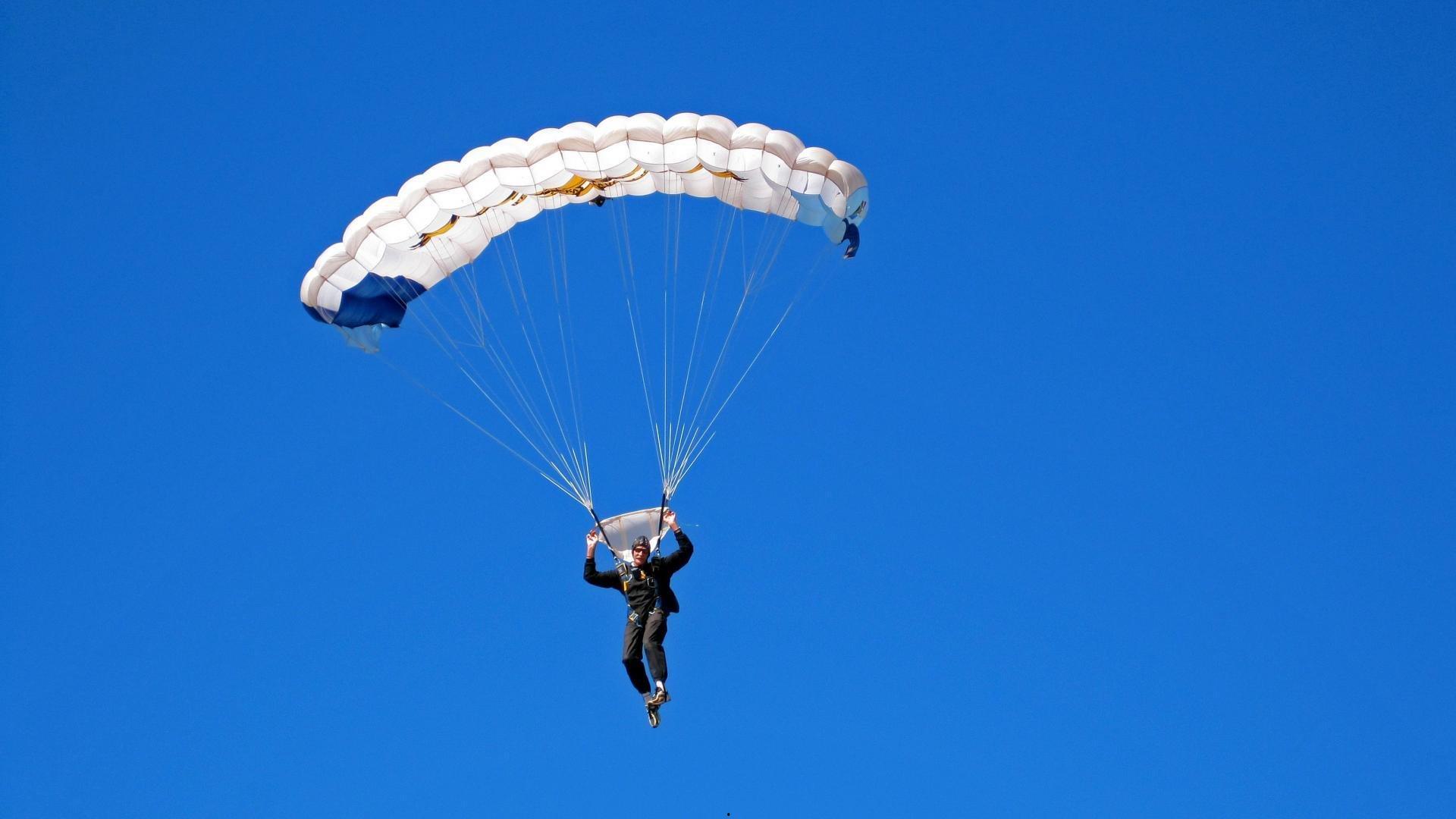 丁威迪中国行引爆篮球热潮 361度联袂仰望U9开启科技新篇章