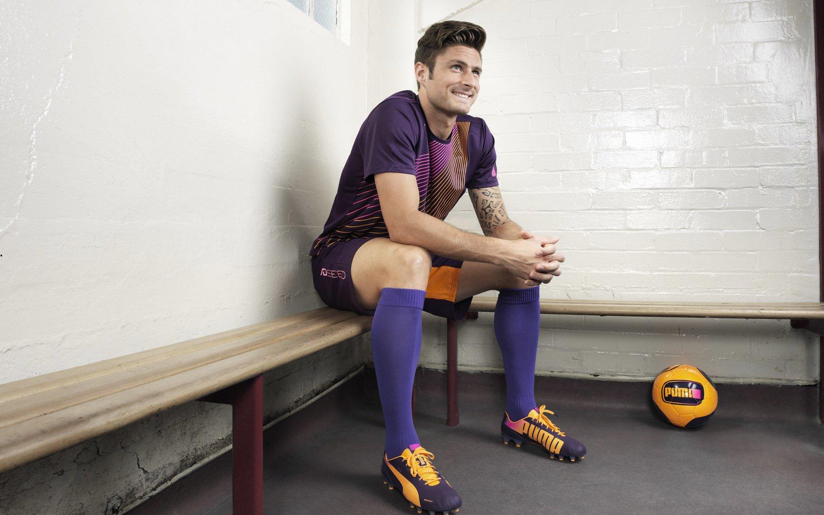 拜仁vs里昂,凯恩领衔锋线,诺伊尔镇守龙门,迪亚斯替补引关注